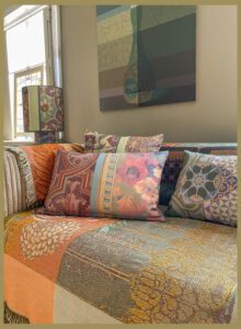 NIN-NIT wall-art, kussens, plaid en tafellamp